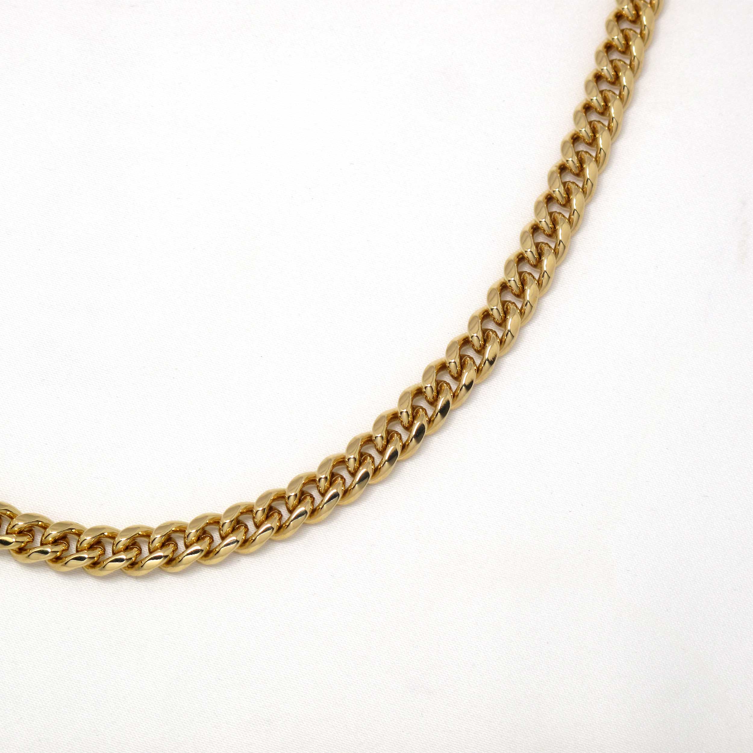 The Curb.8 Necklace Choker Side (1)